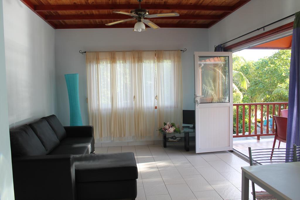 Green Blue Beach House Baie Lazare  エクステリア 写真
